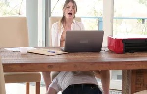 Cô nàng dâm dục khi làm việc tại nhà mùa dịch Cô nàng dâm dục khi làm việc tại nhà mùa dịch