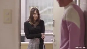 Em nhà kề bên mới chuyển đến Em nhà kề bên mới chuyển đến